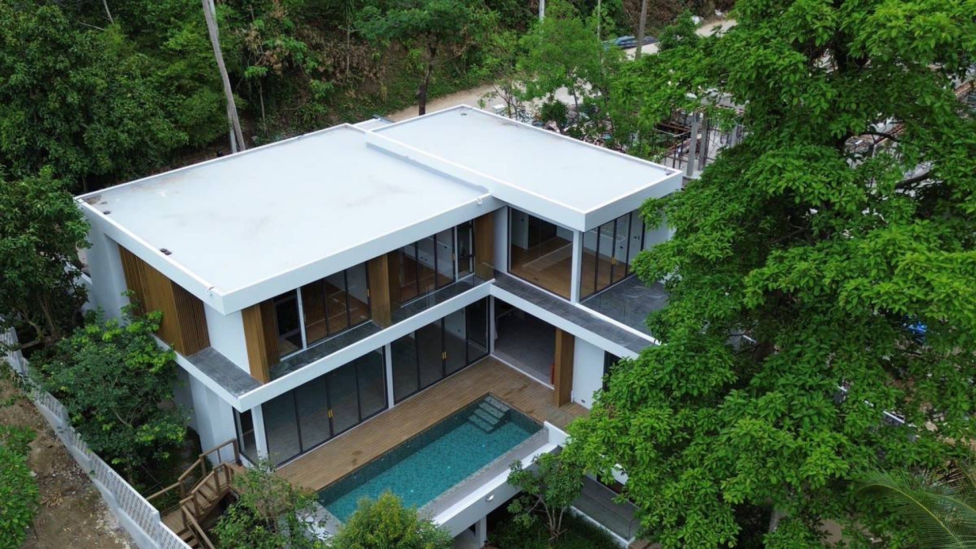 Luxurious 3-Bed Villa with Stunning River & Mountain Views in Koh Samui Lamai!